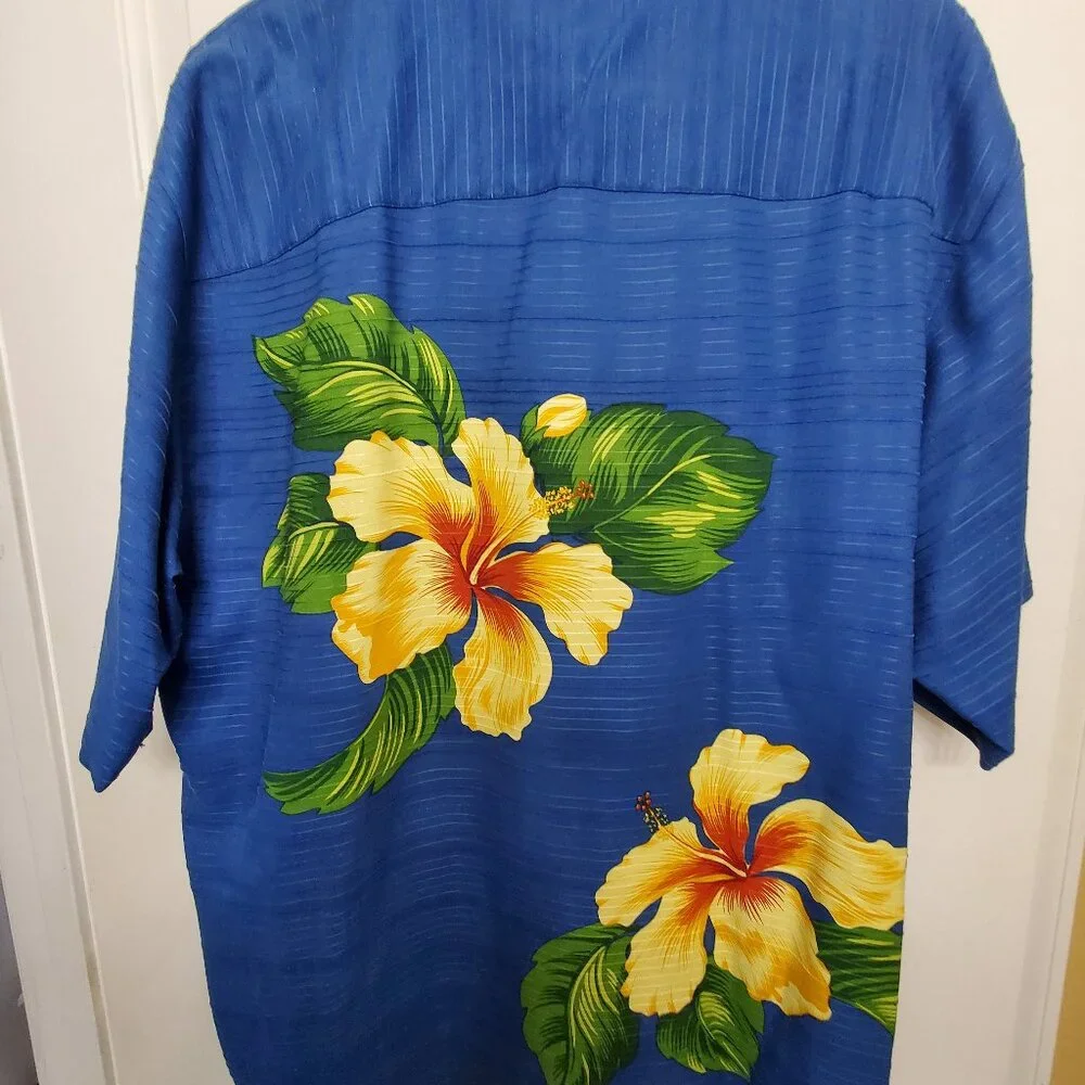 TOMMY BAHAMA MENS SILK SHIRT WITH COPYRIGHTED PRINT ARTWORK - Picture 2 of 4